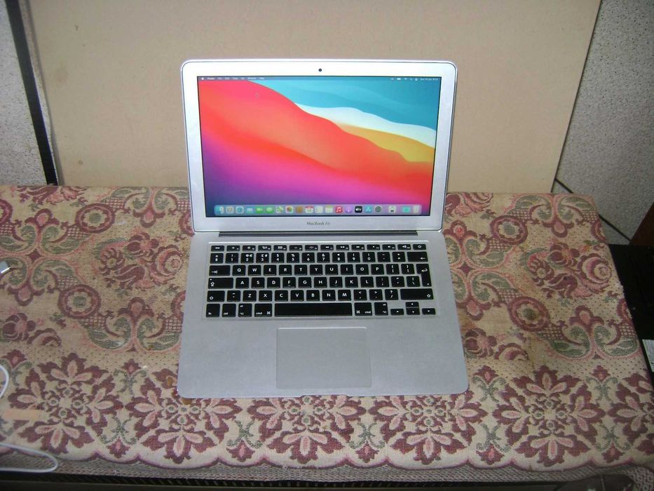 Лаптоп MacBook Air A1466 - i5, 4 GB RAM,128 GB SSD, 4 часа батерия, 2014 г