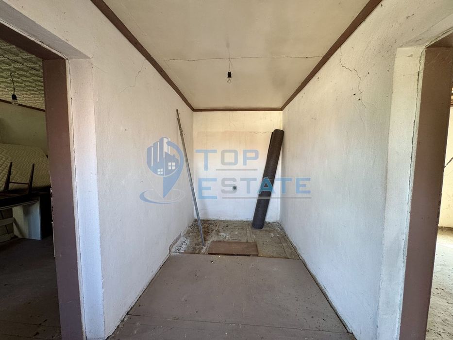 Тухлена къща с кладенец в село Добри дял, област Велико Търново