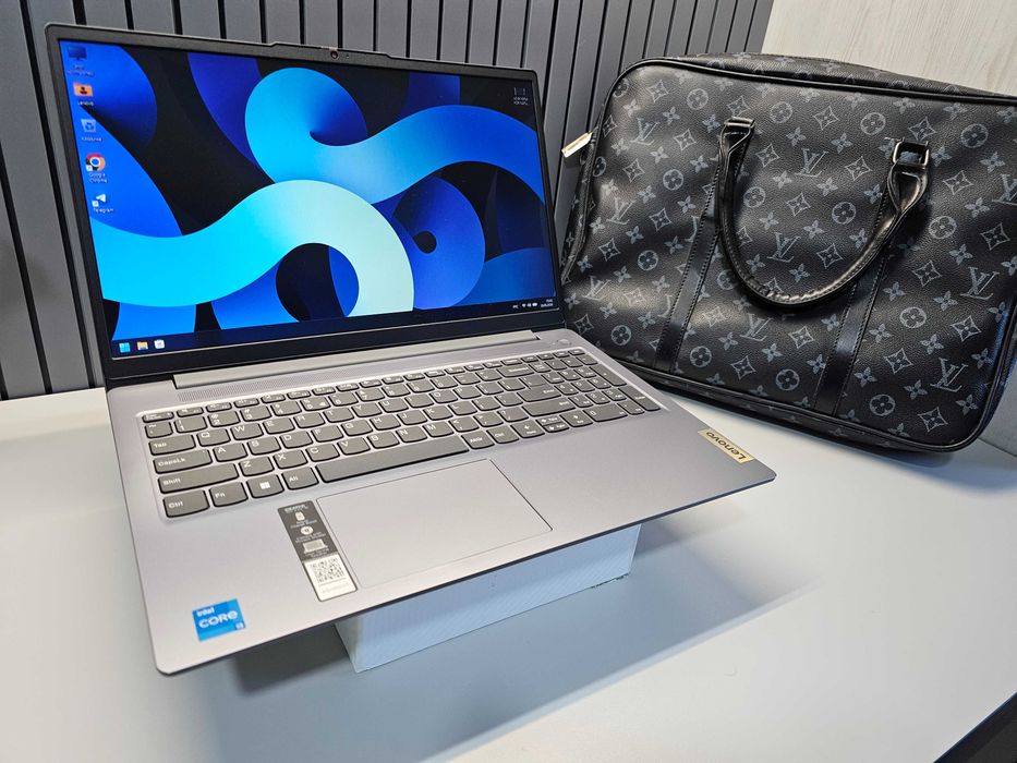 ПРОДАМ Lenovo IdeaPad 15IRU Ноутбук Core™i3-1305U/8GB/256SSD/15.6"FHD.