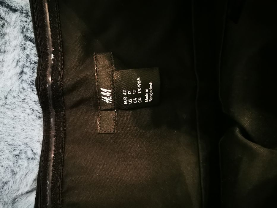 Rochita rosie si neagra