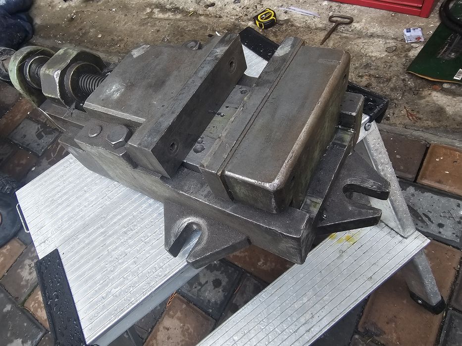 Menghina industriala pt gaurit frezat Cnc