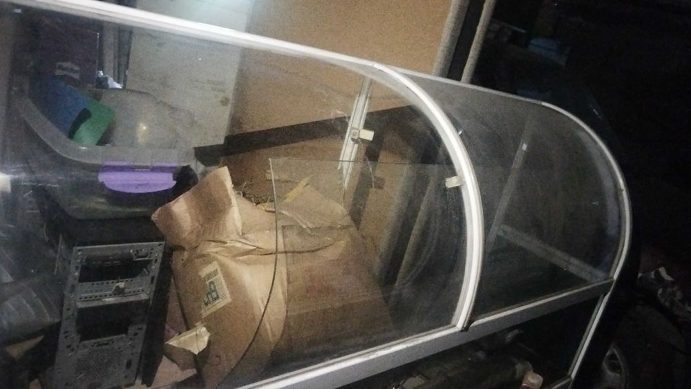 Продам витрину полукруглую