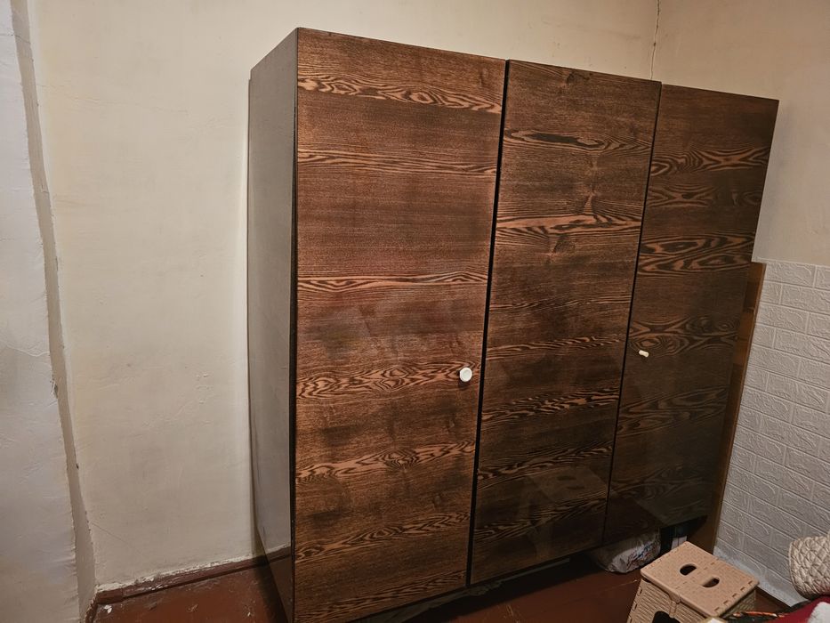 Шкаф полированный