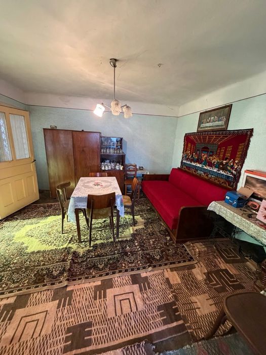Vând casă ,curte și grădină cu suprafața de 1087 m² în satul Capud,oraș Teiuș, preț:45.000€,ușor negociabil .Detalii la nr de tel: 0745152051.