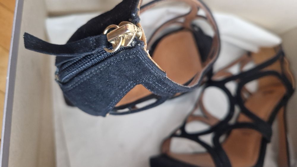 Обувки с висок ток