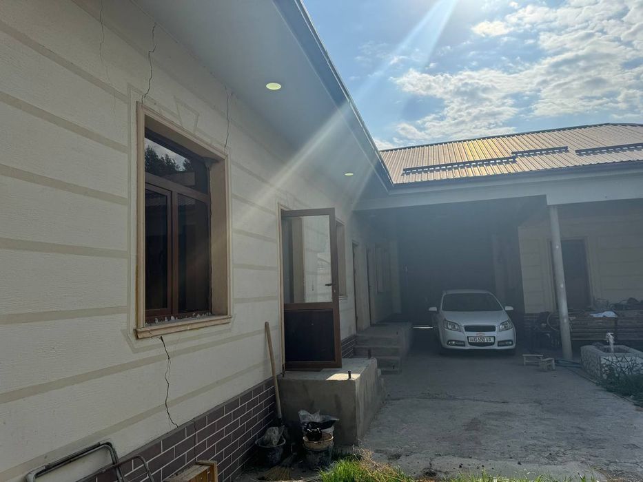 Тайёр ховли сотилади хамма шаройтлари бор