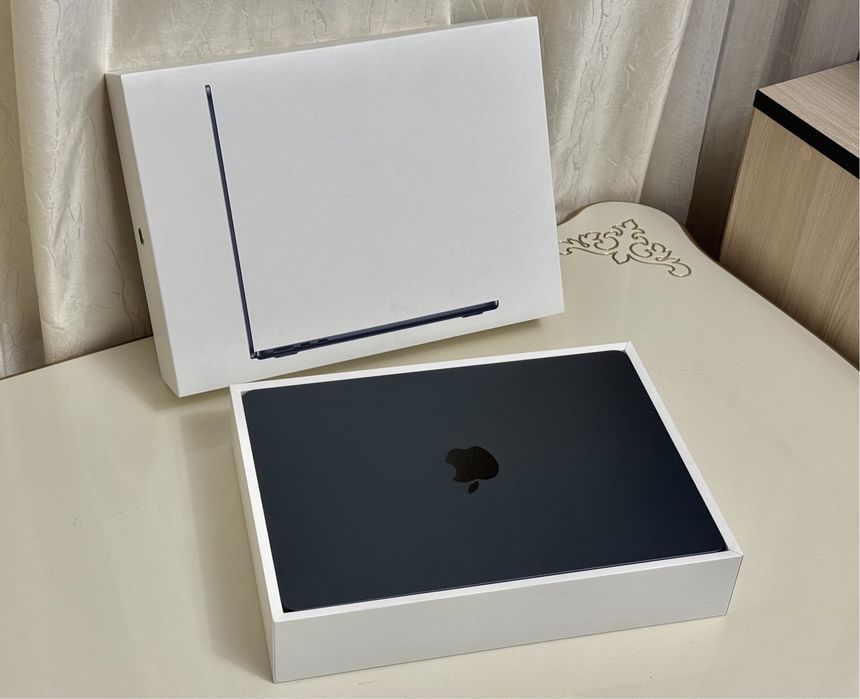 Aplle MacBook Air , 2025г, 16:Озу/ Процессор: M3