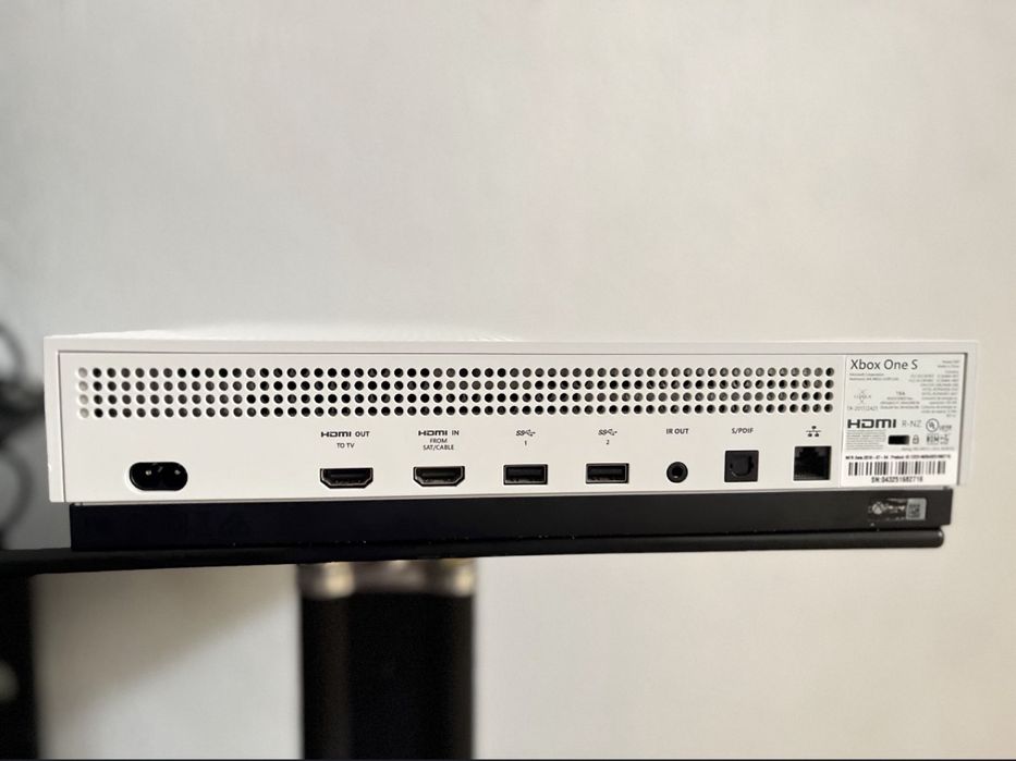 Xbox one s 1 TB С 8 играми