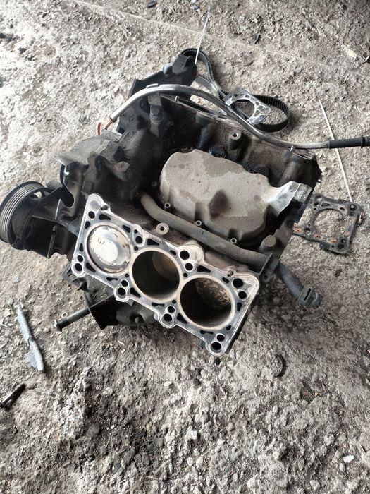 Блок двигателя audi  2.4