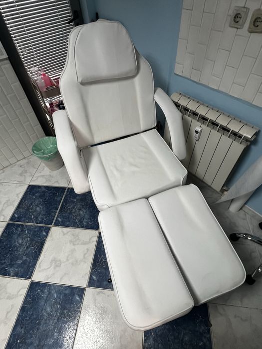 Стол за педикюр, кушетка бяла