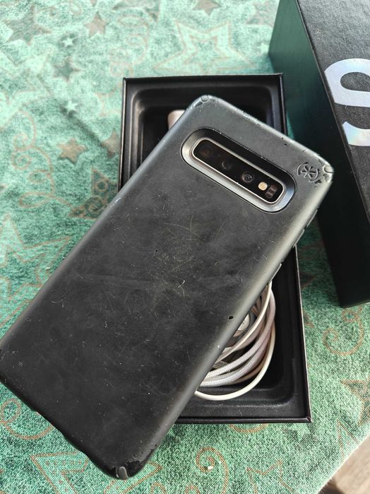 Samsung Galaxy S10 + Speck case + зарядно + AKG слушалки