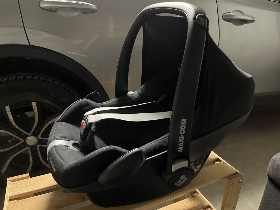 Maxi Cosi столче за кола с isofix FamilyFix 3