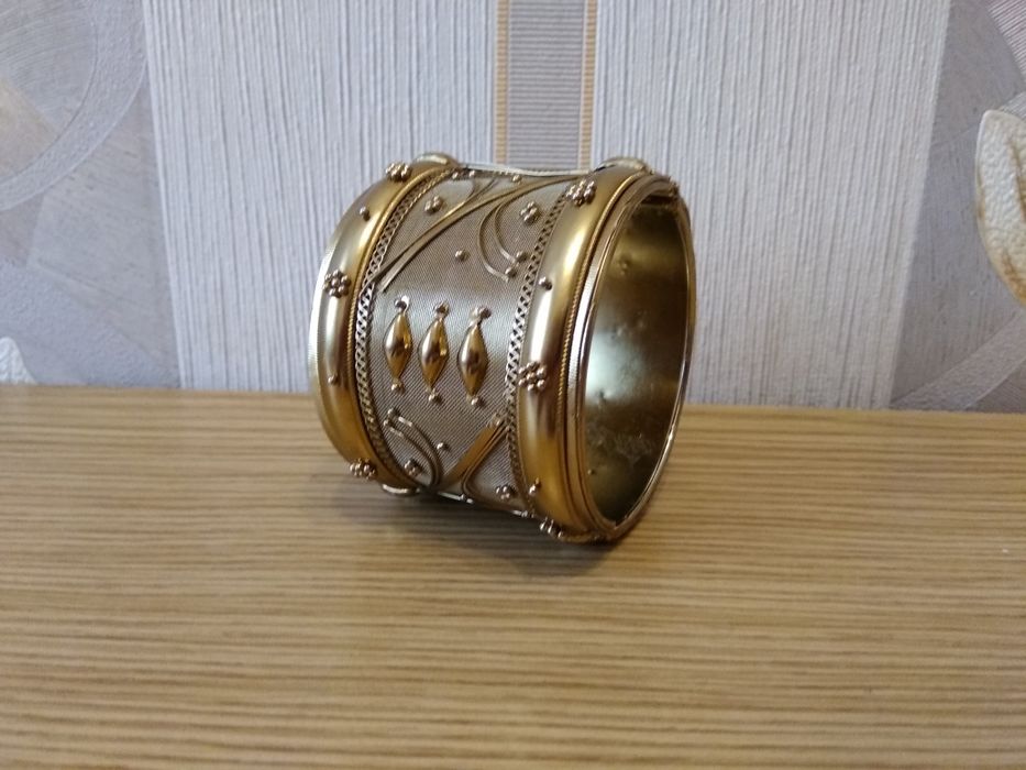 браслет, бижутерия, дефектов нет, состояние как новый, одет пару раз