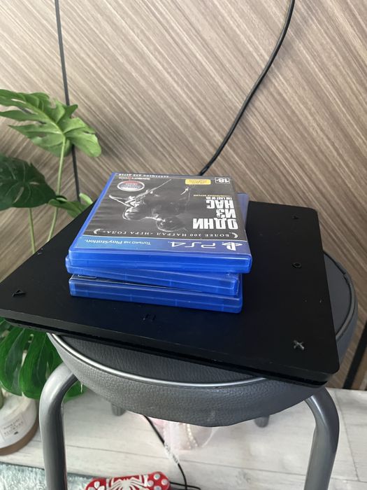 Плестейшн 4 продам