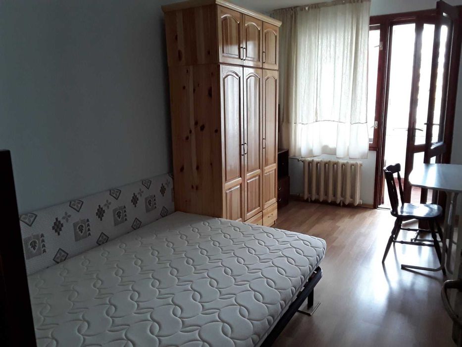 Дава се под наем Тристаен апартамент в София, Център - 100 кв.м за 857.82 € - Снимка #2
