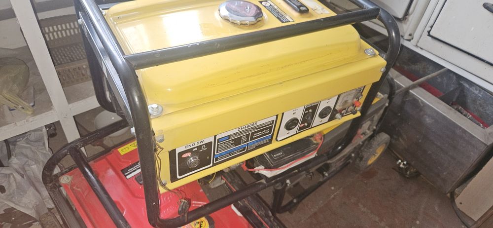 Generator Dvijok Sotiladi ZH4800E