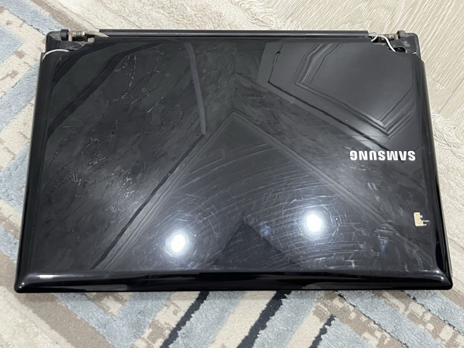 Продам для запчастей ноутбук