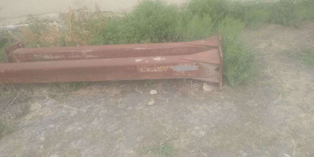 Швеллер стойки две штуки по три метра