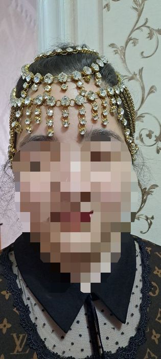 Kelinlar uchun ansambl koʻyleklar va fata diademalar