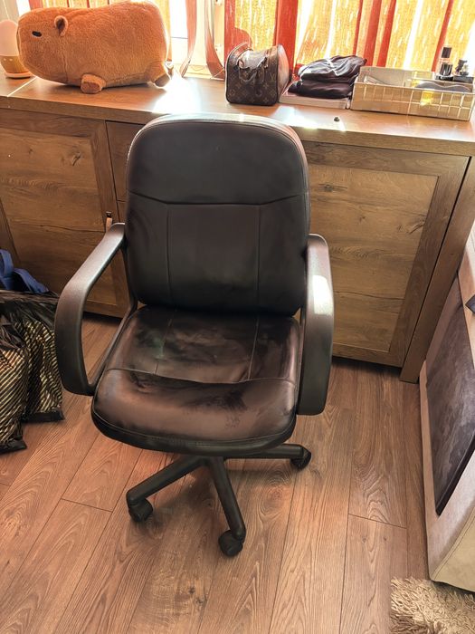 Офис стол в много добро състояние