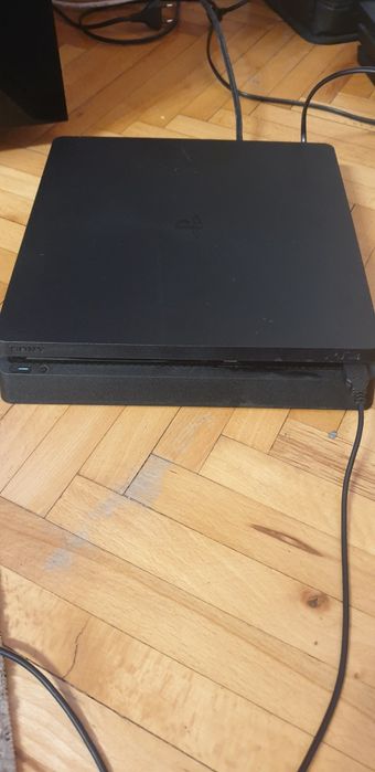 PS 4 Slim utilizat