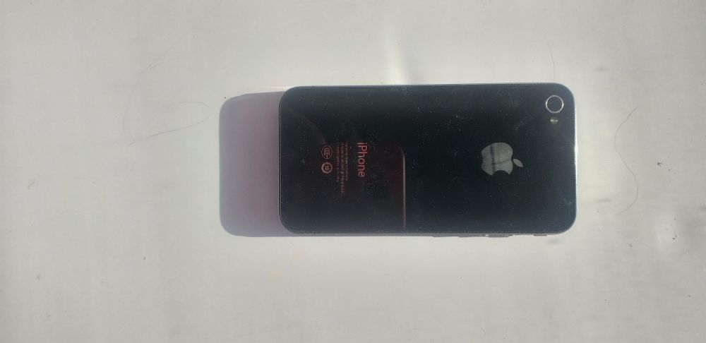 Продам айфон 4 .