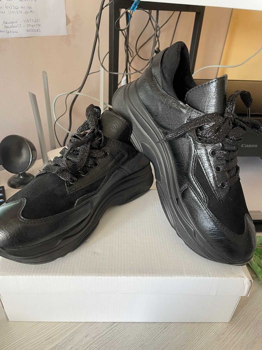 Женская обувь, кожаная 40 размер.