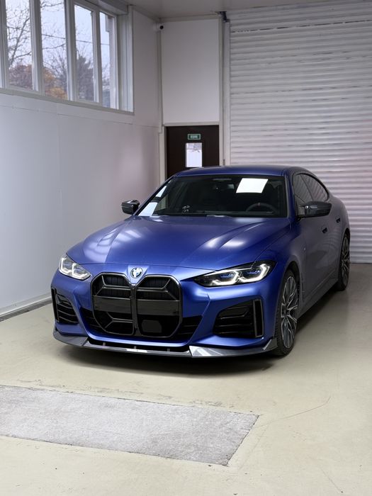 Numar magnetic cu montaj în spatele barii