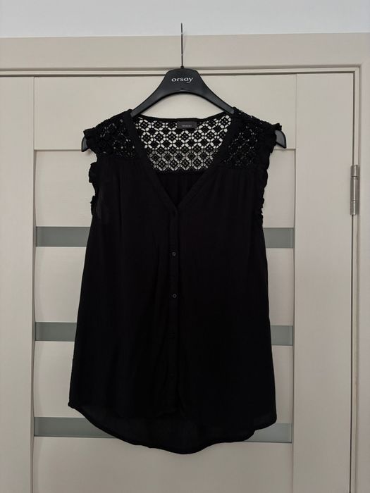 Bluza neagra fara maneca