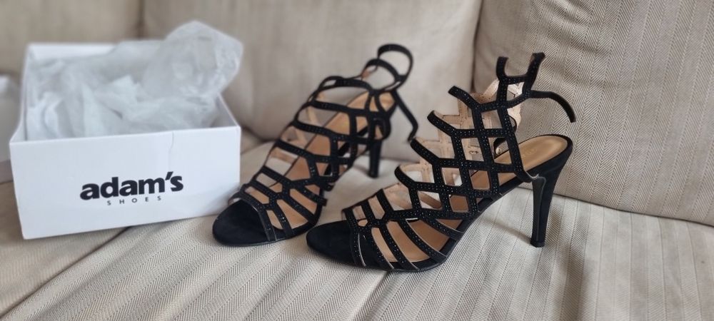 Pantofi Adam's Shoes cu toc din piele nou nouți si sigilați.