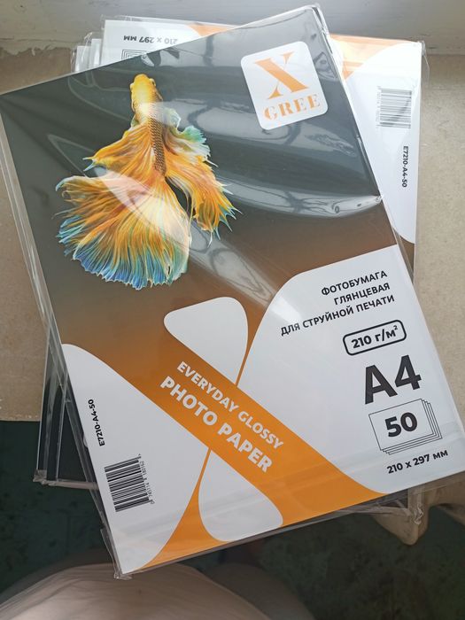 Продам глянцевую бумагу, плотность 210, форма А4, в упаковке 50 шт