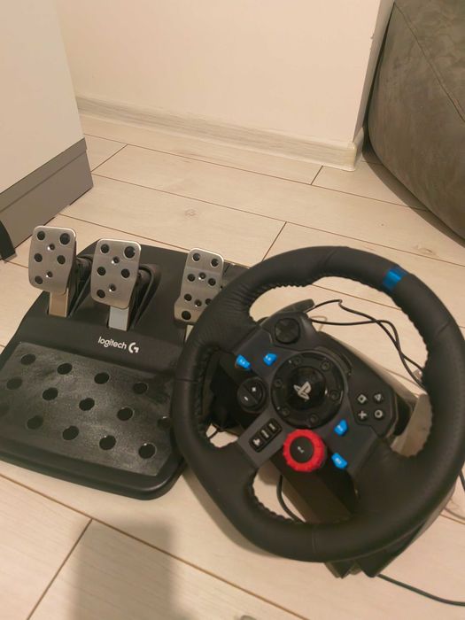 Кормило и педали logitech НОВИ