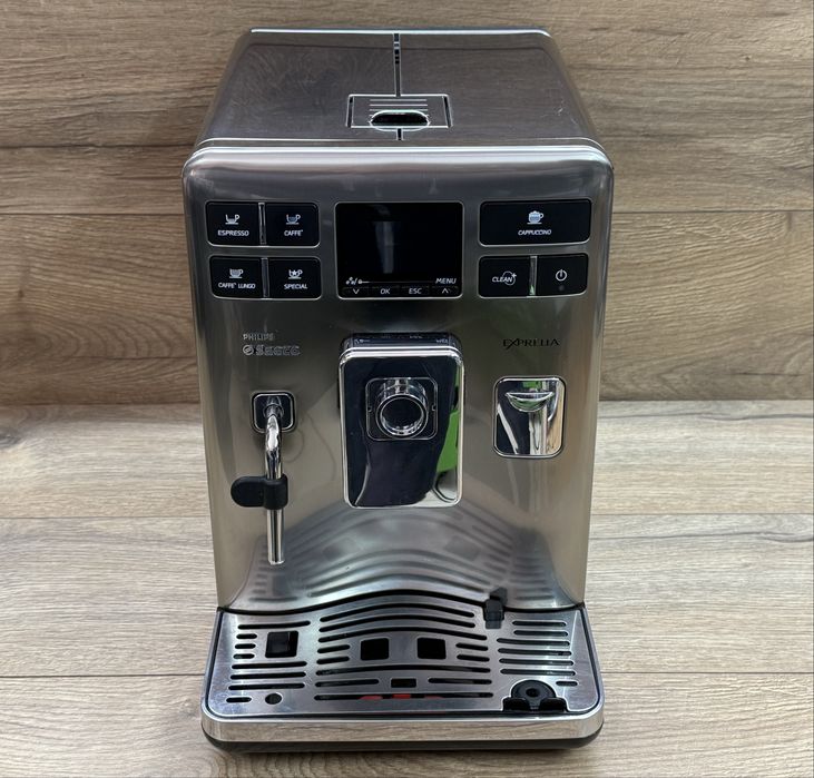 Продавам кафемашина Philips Saeco Exprelia Type:HD8856