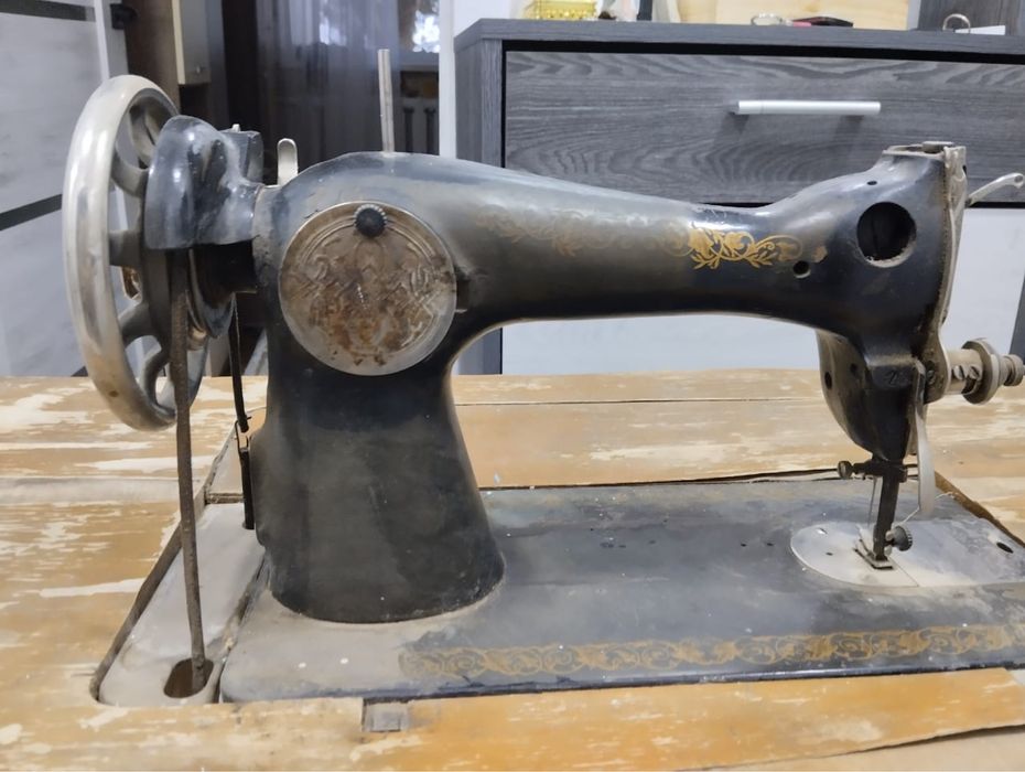 Продам швейную машину