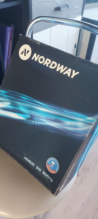 Продам ботинки лыжные