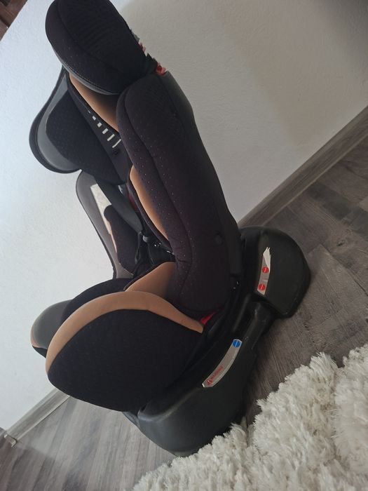 Se vinde. Scaun auto .