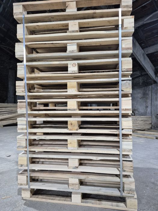 Поддоны паллеты.