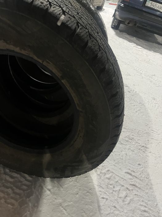 продаю резину шипованую