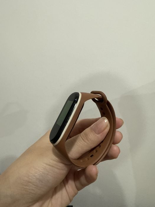 Продам смарт часы MiBand4