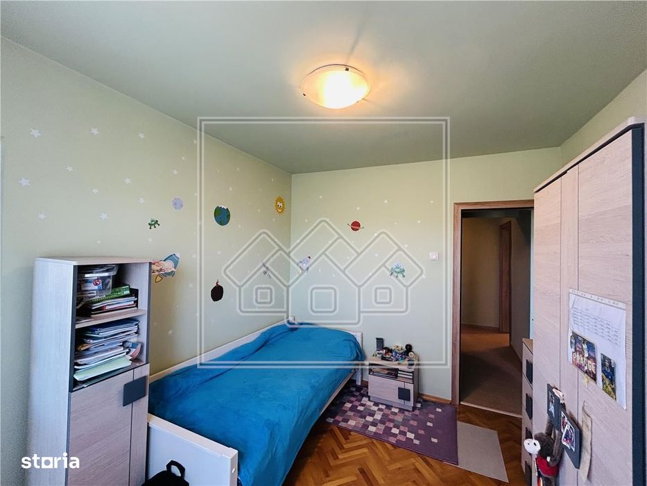 Apartament decomandat, 3 camere, 2 bai, 2 balcoane - Strand