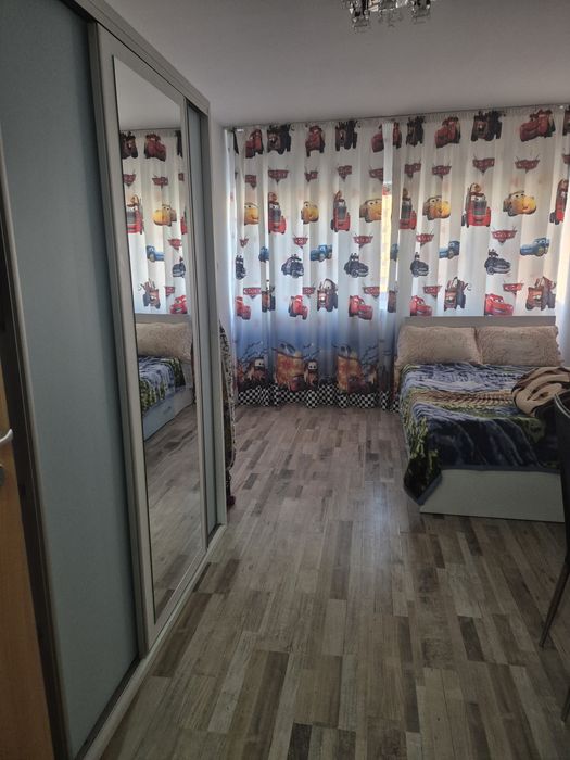 Închiriez apartament 3 camere in Bloc Poseidon si loc de parcare