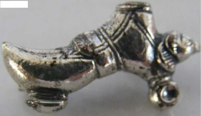 Brosa veche din argint in forma de pantof papuc