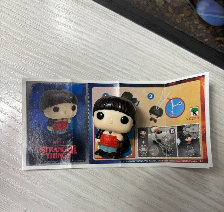 Продаю фигурки из Kinder Joy Stranger things