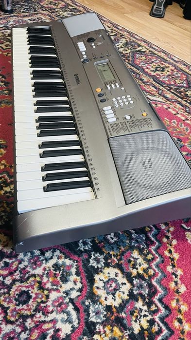 Синтезатор yamaha PSR-R300