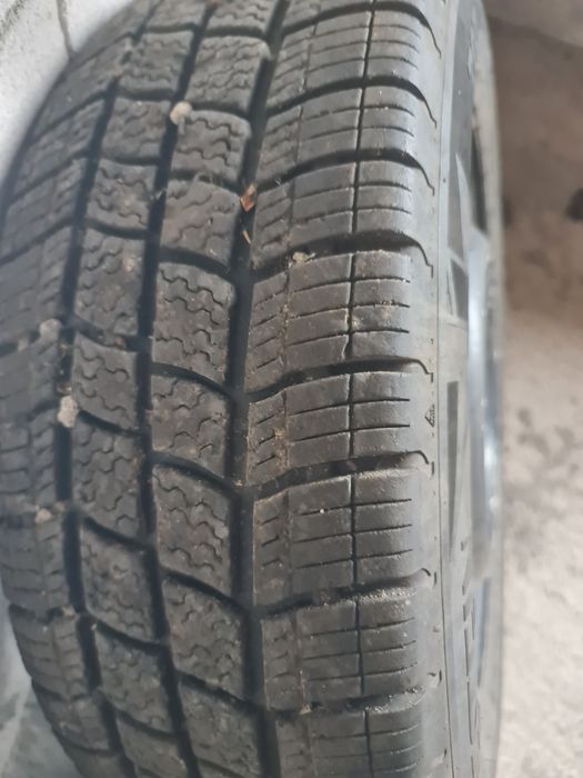 2 anvelope iarna +jante 205/ 65 R16C