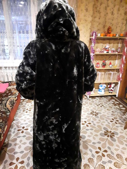Продам шубу длинную