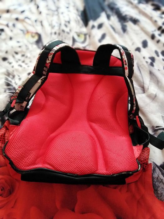 Продавам ортопедична ученическа раница.