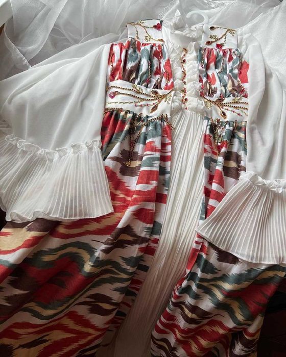 Ansambl ko'ylak sotiladi