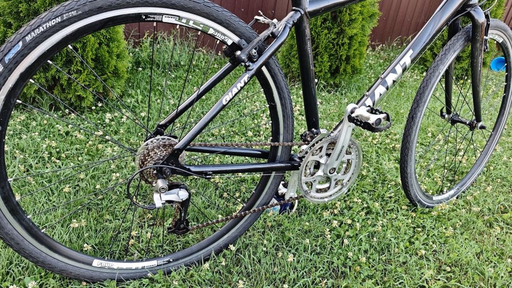 Bicicleta Giant CRS roți pe 28, furca de carbon