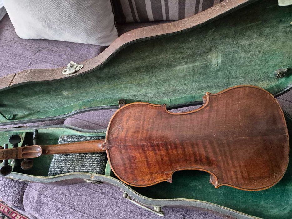 Vand vioară veche, tip Stradivarius în stare bună